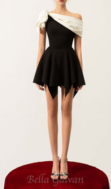 BOW ONE-SHOULDER MINI DRESS IN BLACK