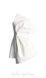 EVANGELINE STRAPLESS BOW MINI DRESS IN WHITE