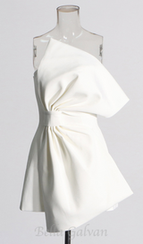 EVANGELINE STRAPLESS BOW MINI DRESS IN WHITE