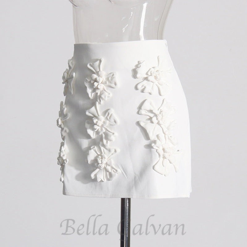 ANAXANDRA WHITE FLOWER MINI SKIRT