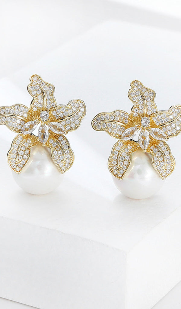 LILY GOLD PEARL EARRINGS