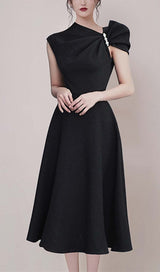 ASYMMETRIC SLEEVE PEARLS MIDI DRESS IN BLACK DRESS STYLE OF CB 