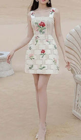 FLORAL PRINT STRAP MINI DRESS IN WHITE DRESS STYLE OF CB