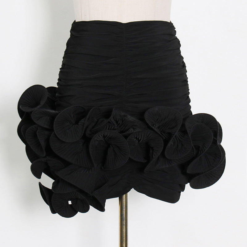 STRAPLESS FLOWER PLEATED SKIRT IN BLACK